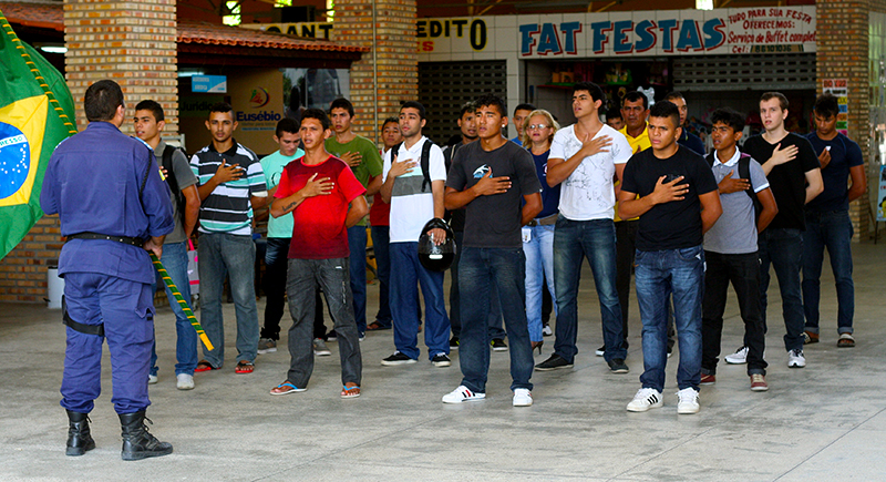 Jovens de Eusébio participam de solenidade da Junta do Serviço Militar