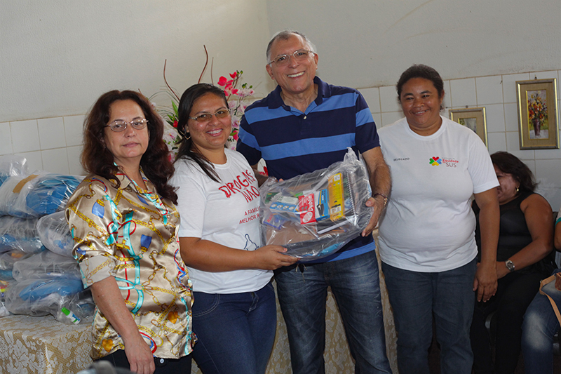 Prefeitura entrega materiais e novo fardamento para os agentes de saúde