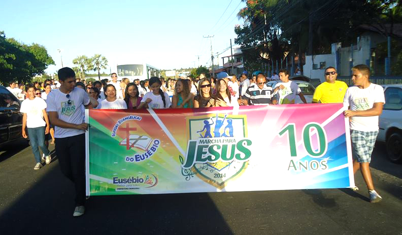 Marcha para Jesus de Eusébio reúne 2 mil pessoas