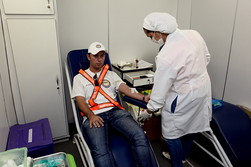 Unidade Móvel do Hemoce  realiza coleta de sangue no Eusébio