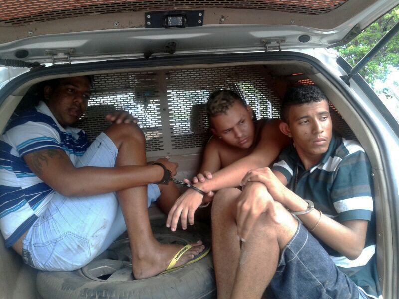 Três elementos presos, em flagrante, por roubo de veículo na Precabura