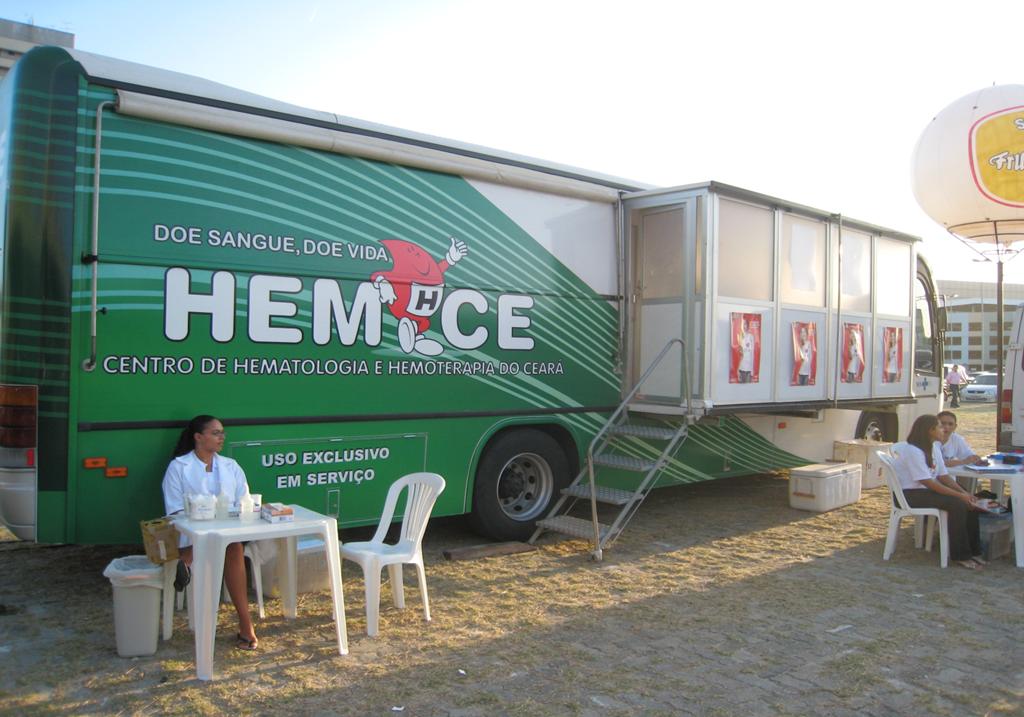 Unidade Móvel do Hemoce recebe doações de sangue no Eusébio